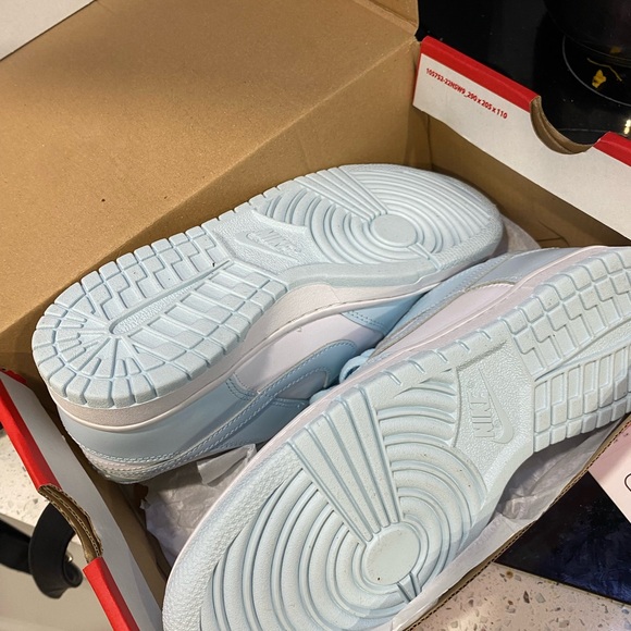 Nike Blue and White Sneakers Low-Top Design - Picture 12 of 14